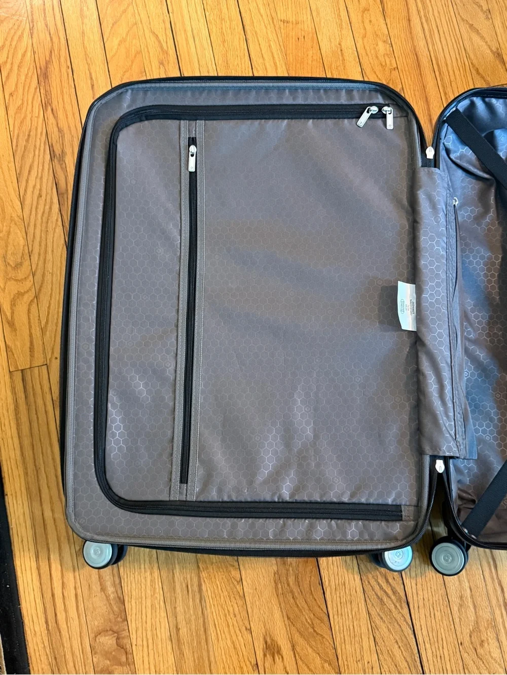 Samsonite Black Freeform Medium Check-in Hardside Spinner